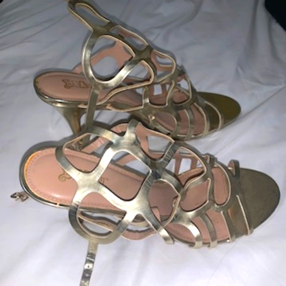 Gladiator Gold Sexy Sandals - Picture 3 of 4